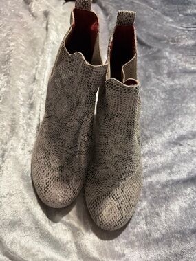 Toms Taupe Snakeskin-Texture Chelsea Booties